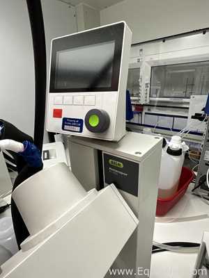 Buchi R-100 Rotary Evaporator with B-100 Heating Bath and V-300 Vacuum Pump