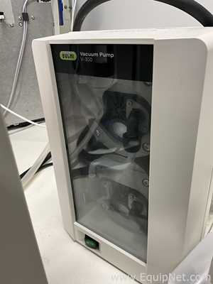 Buchi R-100 Rotary Evaporator with B-100 Heating Bath and V-300 Vacuum Pump