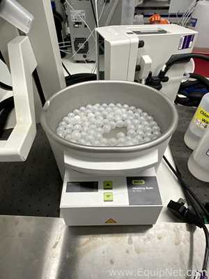 Buchi R-100 Rotary Evaporator with B-100 Heating Bath and V-300 Vacuum Pump