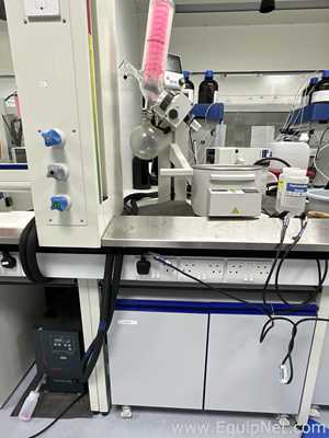 Buchi R-100 Rotary Evaporator with B-100 Heating Bath and V-300 Vacuum Pump