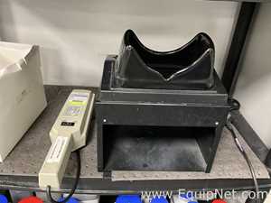 UVP UVGL-58 Handheld UV Lamp With Chromato Vue Cabinet