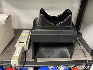 UVP UVGL-58 Handheld UV Lamp With Chromato Vue Cabinet