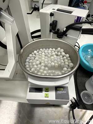 Buchi R-100 Rotary Evaporator with B-100 Heating Bath and V-300 Vacuum Pump