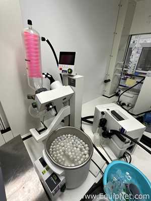 Buchi R-100 Rotary Evaporator with B-100 Heating Bath and V-300 Vacuum Pump