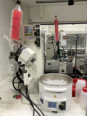 Buchi Labortechnik AG R-210 Evaporator With B-491 Heating Bath V-700 Vacuum Pump and V-850 Interface