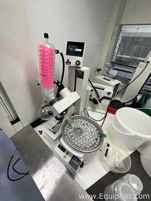 Buchi R-100 Rotary Evaporator with B-100 Heating Bath, V-300 Vacuum Pump and Huber Minichiller 300