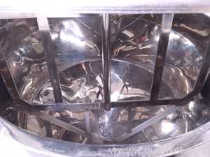 Powder mixer