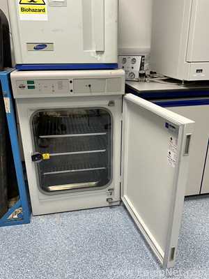 Nuaire NU-5510E DHD Autoflow CO2 Air Jacketed Incubator