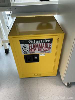Gabinete de Almacenamiento de Inflamables JustRite Requisitos de aire  KGS