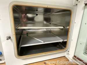 Estufa a Vácuo Thermo Scientific Vacutherm VT6060M