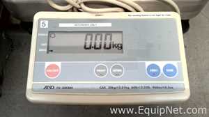 Lote de 6 Báscula AND Company Limited  