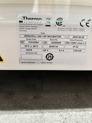 Incubadora Thermo Scientific HERAcell 240i