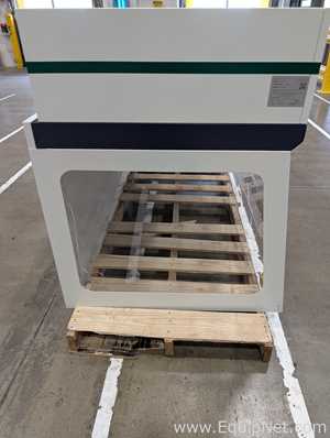 Unknown Zaip-2402-02 Fume and Flow Hood