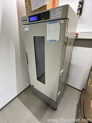 Incubadora Panasonic MIR-254-PE.  238 Litros