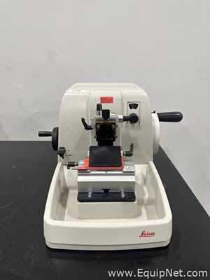 Micrótomo Leica RM 2235