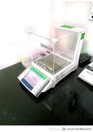 Lot of Laboratory Equipment: Balances, Dissolution Systems, Density Meter and HPLCs