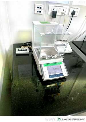 Lot of Laboratory Equipment: Balances, Dissolution Systems, Density Meter and HPLCs
