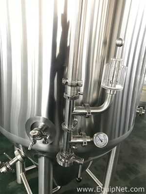 Equipamento de fabricação de cerveja e destilação YoLong Industrial . Sem Uso