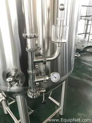 Equipamento de fabricação de cerveja e destilação YoLong Industrial FV-10BBL. Sem Uso