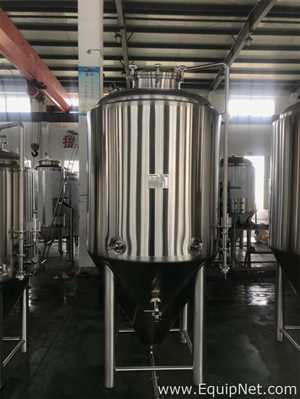 Equipo para elaboración y destilación de cerveza YoLong Industrial FV-10BBL. Sin usar