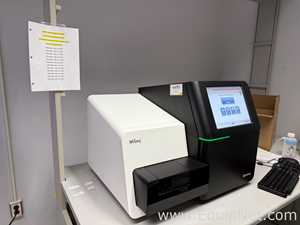 Illumina MiSeq SY-410-1003 Sequencer