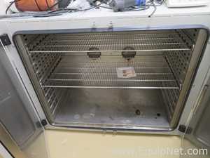 Binder FED 400 Incubator