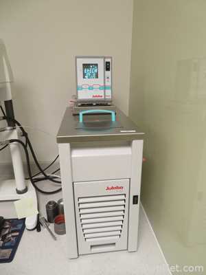 Banho Maria e Circulador Julabo F25