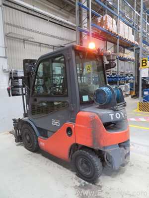 Empilhadeira Toyota 02-8FGF20
