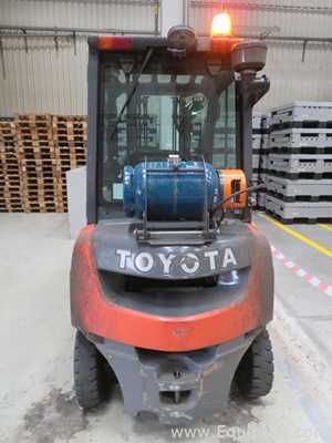 Empilhadeira Toyota 02-8FGF20