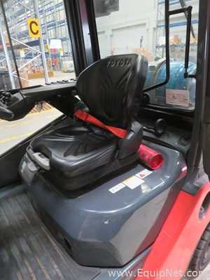Empilhadeira Toyota 02-8FGF20