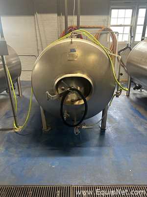 Tanque Almacenamiento Horizontal Acero Inoxidable Capacidad aproximada 20 bbl marca The Pub Brewing