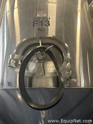 Tanque de Almacenamiento Vertical de Acero Inoxidable Capacidad aproximadamente 80 bbl marca JVNW