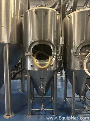 Tanque de Almacenamiento Vertical de Acero Inoxidable Capacidad Aproximadamente 10 bbl marca ABT