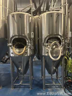 Tanque de Almacenamiento Vertical de Acero Inoxidable Capacidad Aproximadamente 10 bbl marca ABT