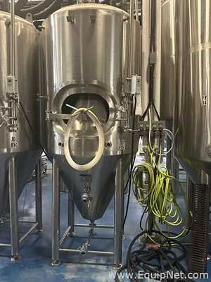 Tanque de Almacenamiento Vertical de Acero Inoxidable Capacidad Aproximadamente 10 bbl marca ABT