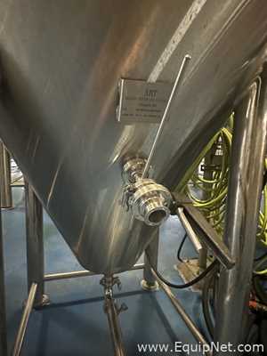 Tanque de Almacenamiento Vertical de Acero Inoxidable Capacidad Aproximadamente 10 bbl marca ABT