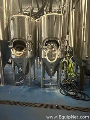 Tanque de Almacenamiento Vertical de Acero Inoxidable Capacidad Aproximadamente 10 bbl marca ABT