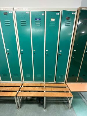 Los aus 2 Lagerschrank  