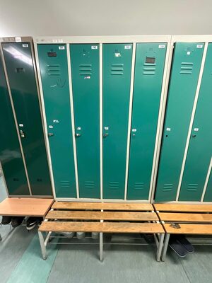 Los aus 2 Lagerschrank  