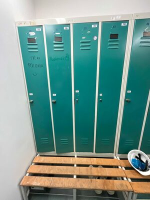 Los aus 2 Lagerschrank  