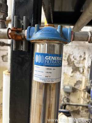 Carrier Corporation Aquasnap Chiller With Two Pumps