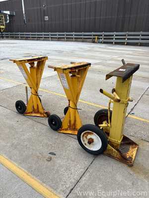 Lot Of Fourteen Various Trailer Stands