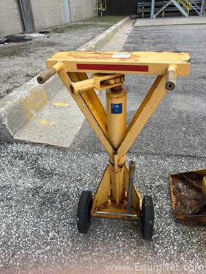 Lot Of Fourteen Various Trailer Stands