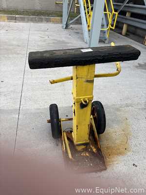 Lot Of Fourteen Various Trailer Stands