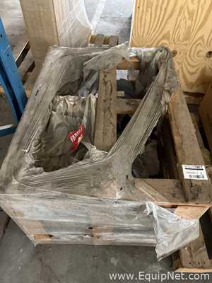 Unused Leeson Canada 10 HP 575 Volt Motor NIB