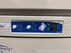 VWR 3074 Double Stacked 6.5 cubic foot Water-Jacketed CO2 Laboratory Incubators