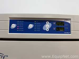 VWR 3074 Double Stacked 6.5 cubic foot Water-Jacketed CO2 Laboratory Incubators
