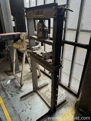 Prensa Diversas Central Machinery .  20 Toneladas