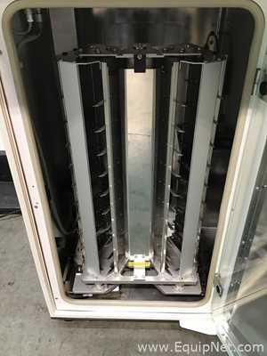 Liconic STX44 Incubator