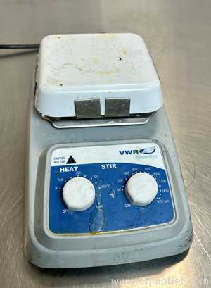 VWR Scientific Cat. No. 97042-594 Analog Hotplate/Stirrer